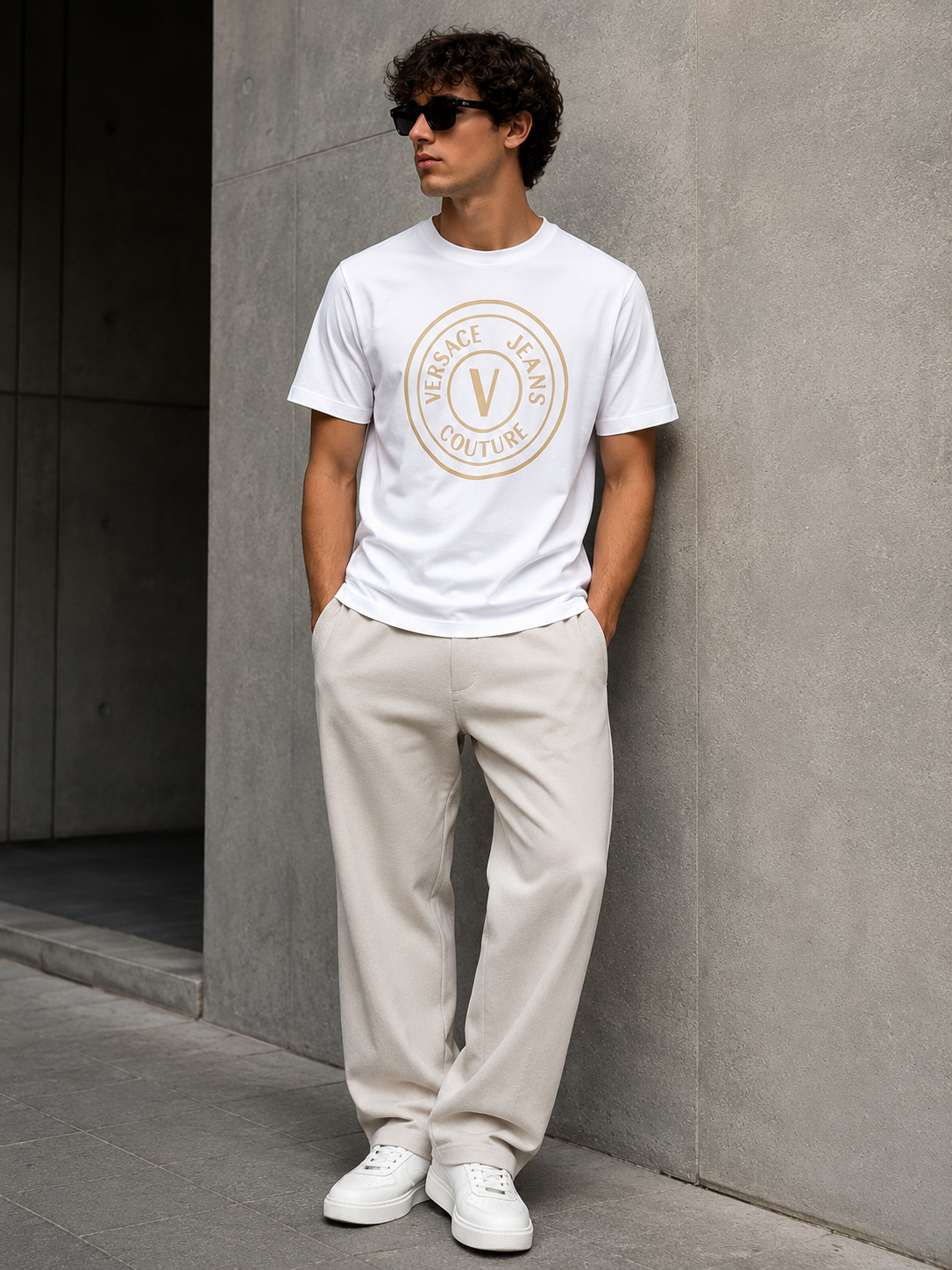 Versace Jeans Couture printed round gold/white tee
